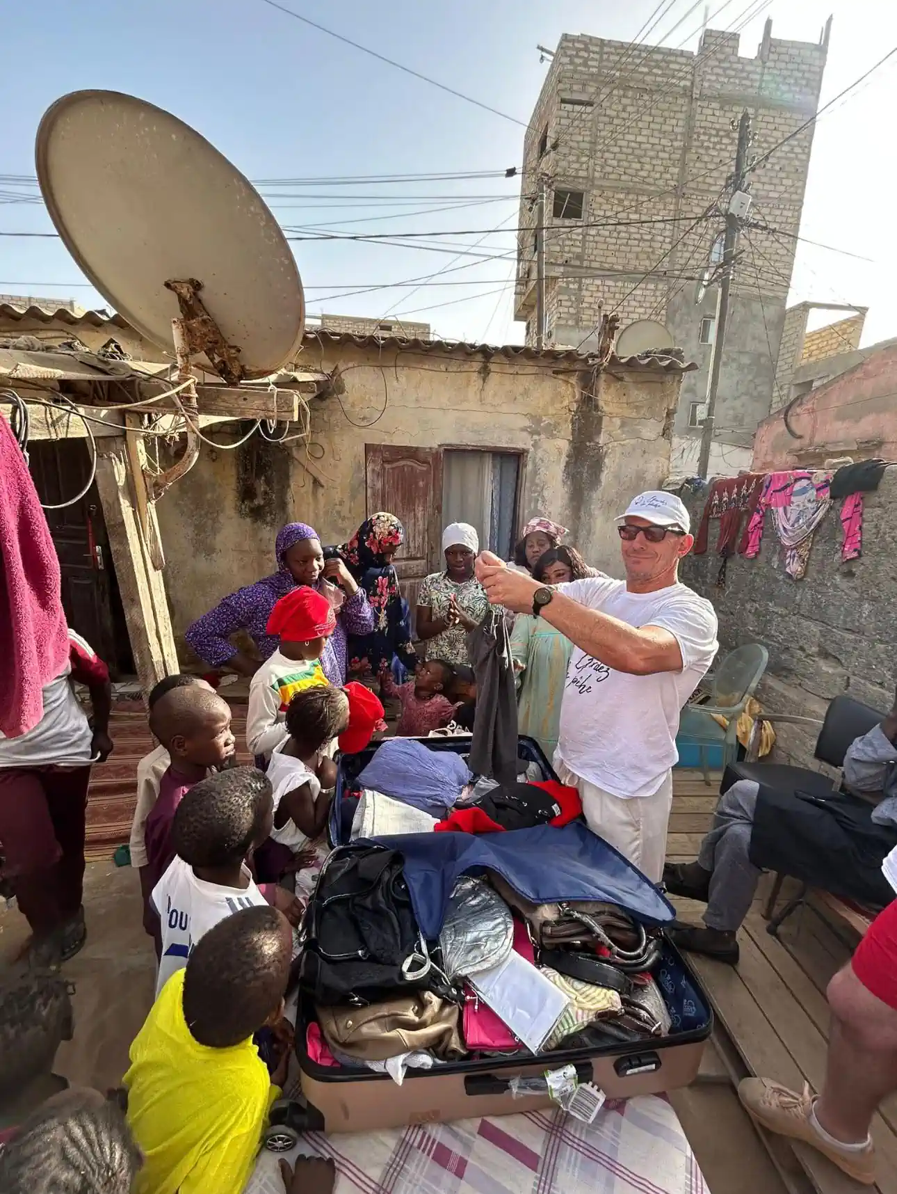 Distribution de dons aux familles