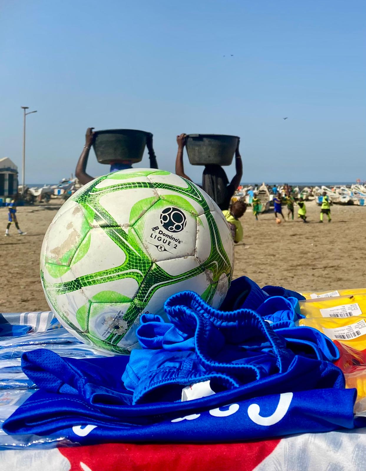 Distribution médailles football Yoff