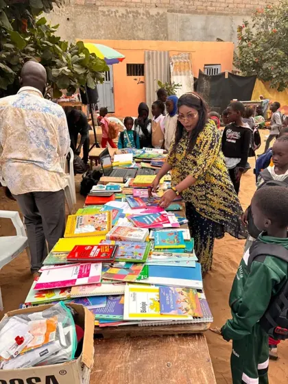 Les familles viennent chercher les livres