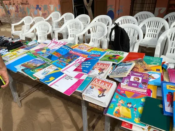 Les livres scolaires sur la table