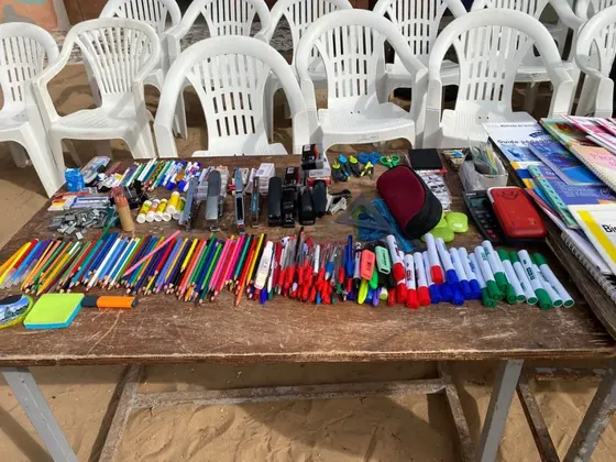 Stylos, cahiers et fournitures